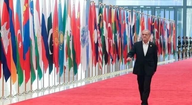 伊朗总统佩泽希齐扬参加中国九三阅兵后回国，要求各级官员认真对待中伊2021年签署