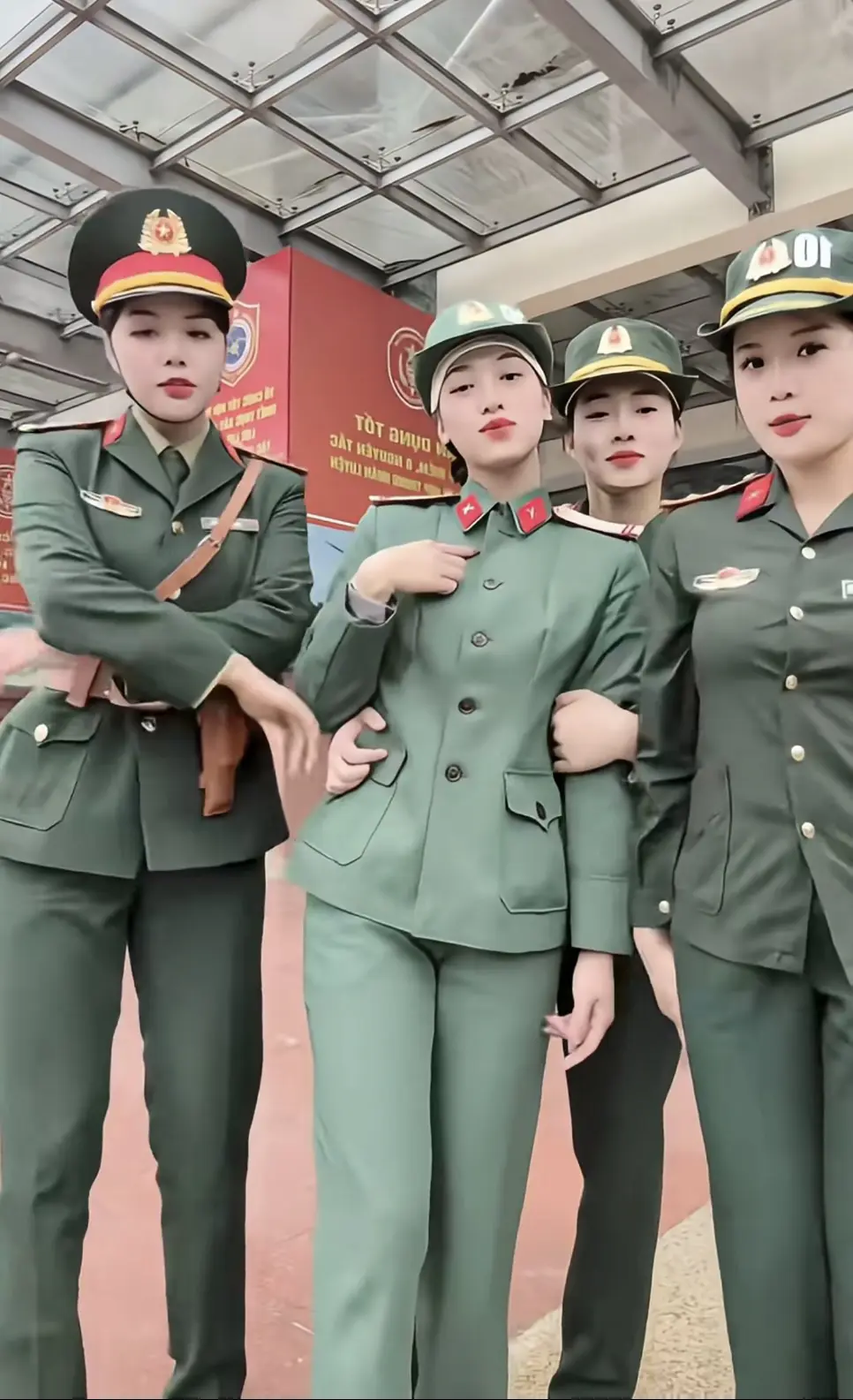 这是哪个国家的制服姐姐呢～