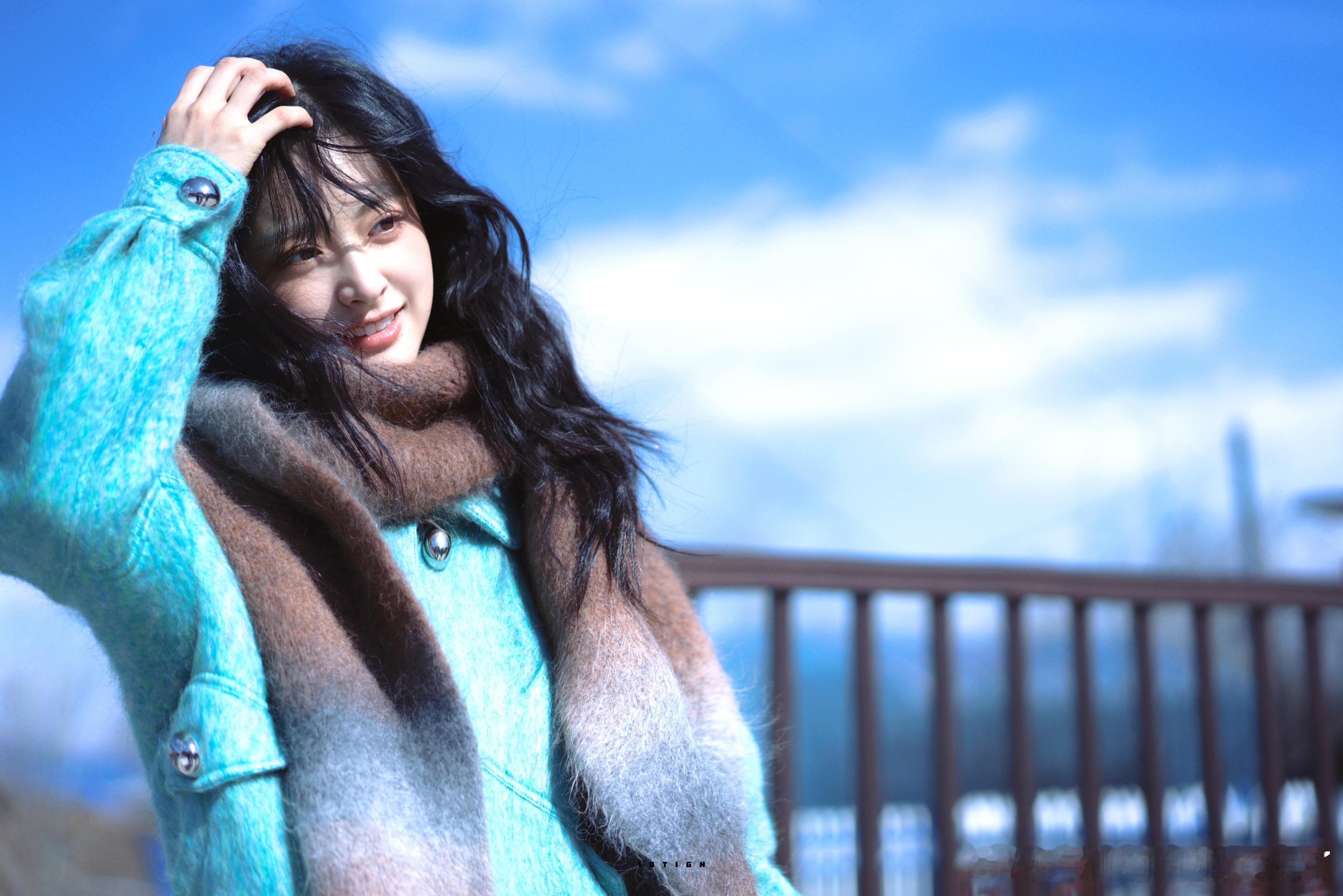 从小女孩到大姑娘，从短发到长发，美的我都认不出是沈月了～～​​​