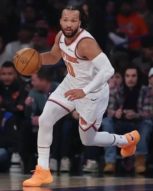 如果尼克斯今年真捧起总冠军奖杯，最尴尬的绝对不是总决赛对手，也不是惨遭淘汰的强队