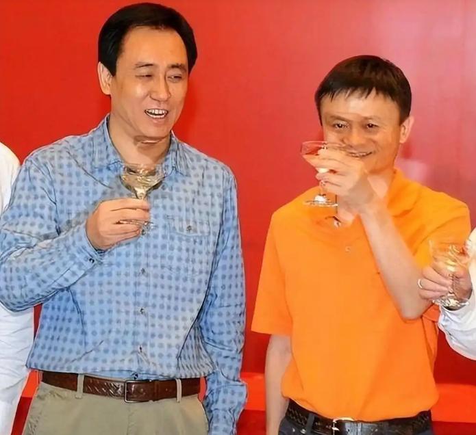 许家印到底坑了多少钱？连马云都被他坑走12亿，苏宁老总张近东更惨，直接被坑200
