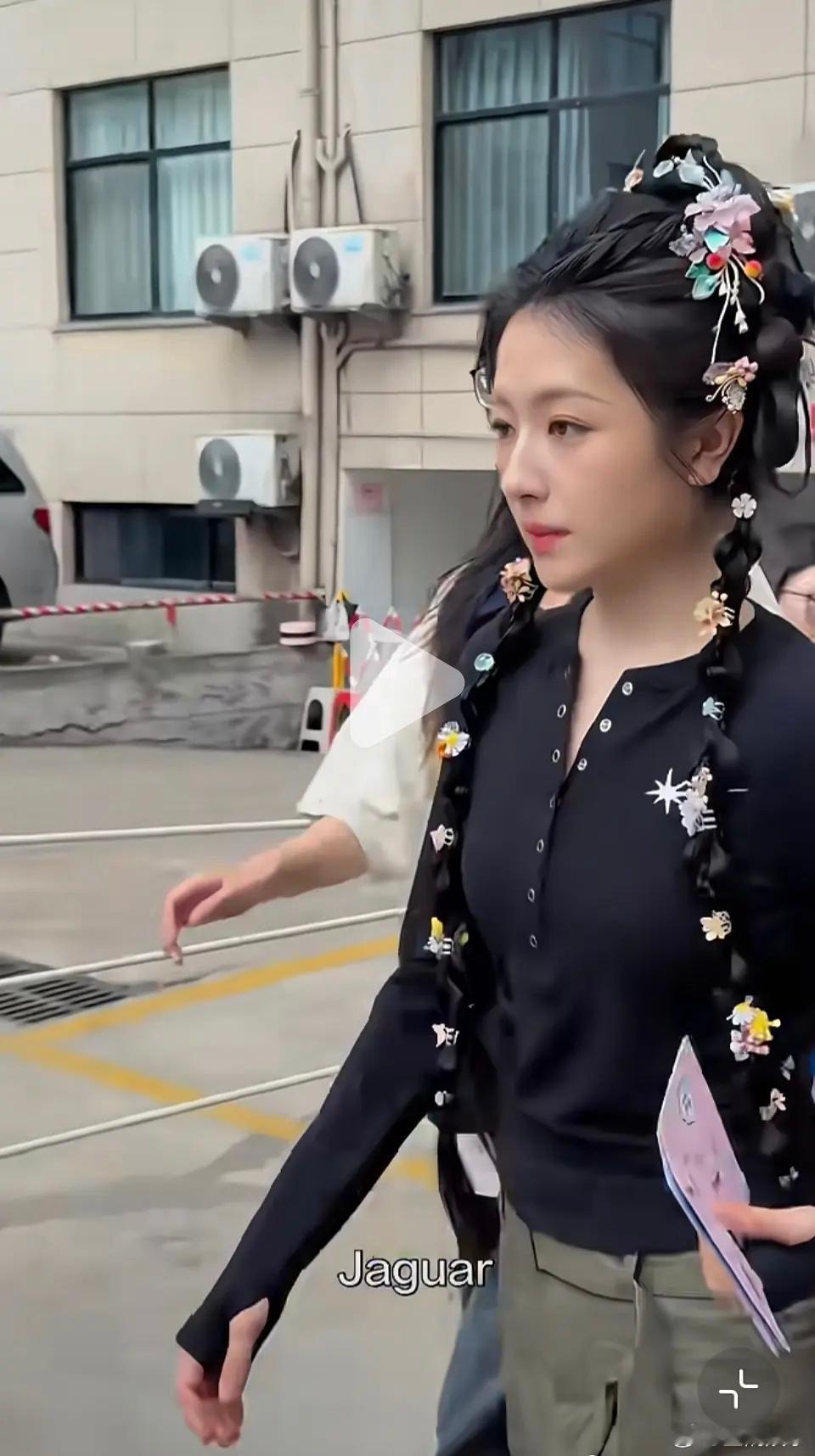 李兰迪这妆造显得好廉价啊​​​