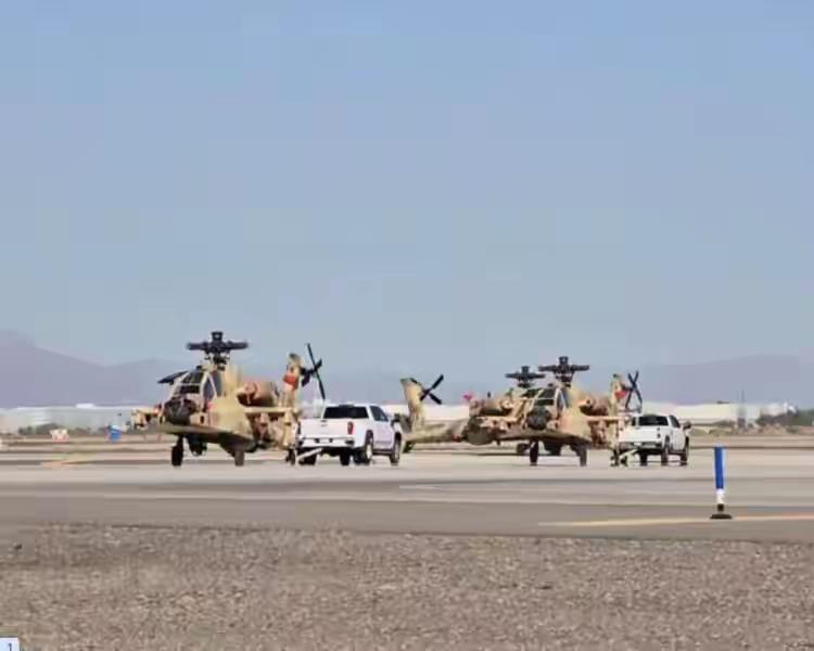 美媒报道，原定交付印度陆军的3架AH-64E型“阿帕奇”直升机，搭乘安-