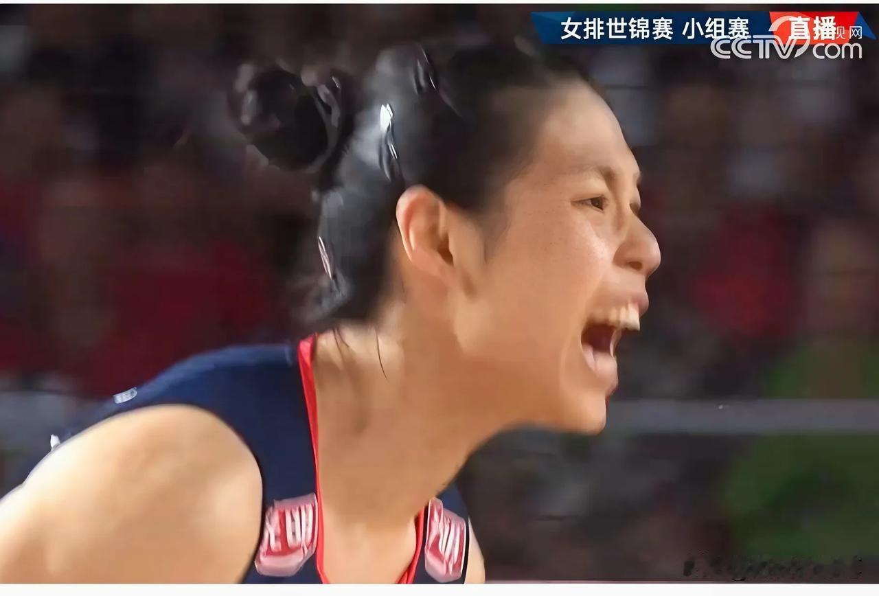 中国女排主攻线终于发威了！面对哥伦比亚女排强有力的挑战，庄宇珊站出来了，她从前排