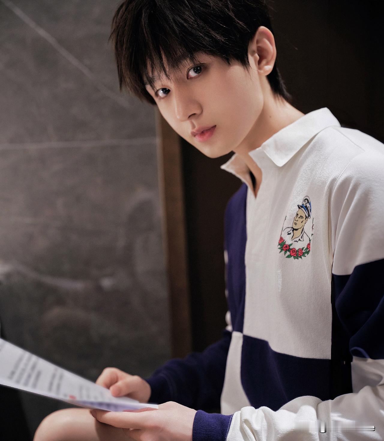 12月31日，成毅工作室年底大放送，发成毅独家顺毛照片，听我的，就这个造型，把成