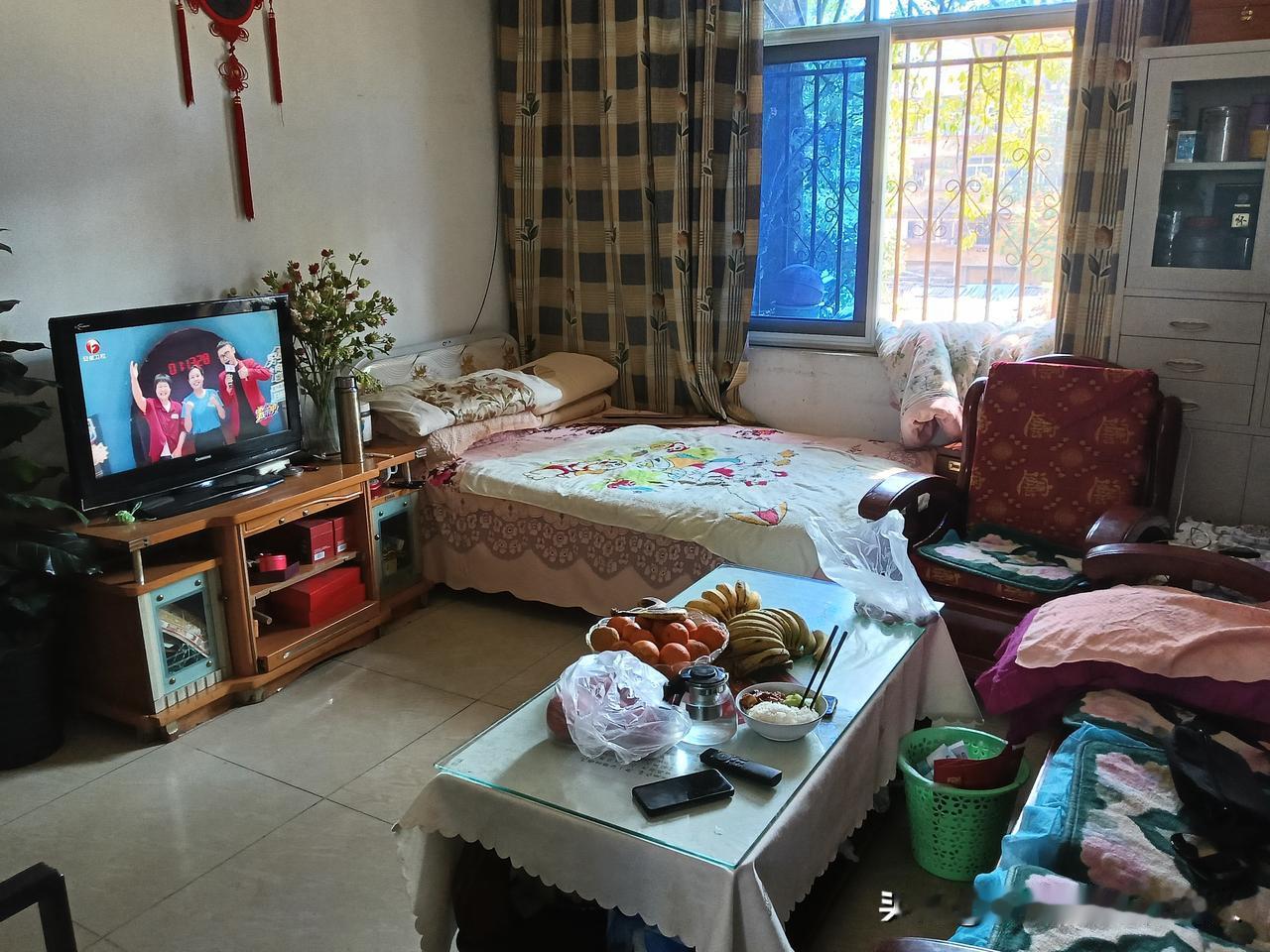 现在有多少人，和我一样这样过年。春节我啥也没准备，连水果瓜子都没卖。就和平常