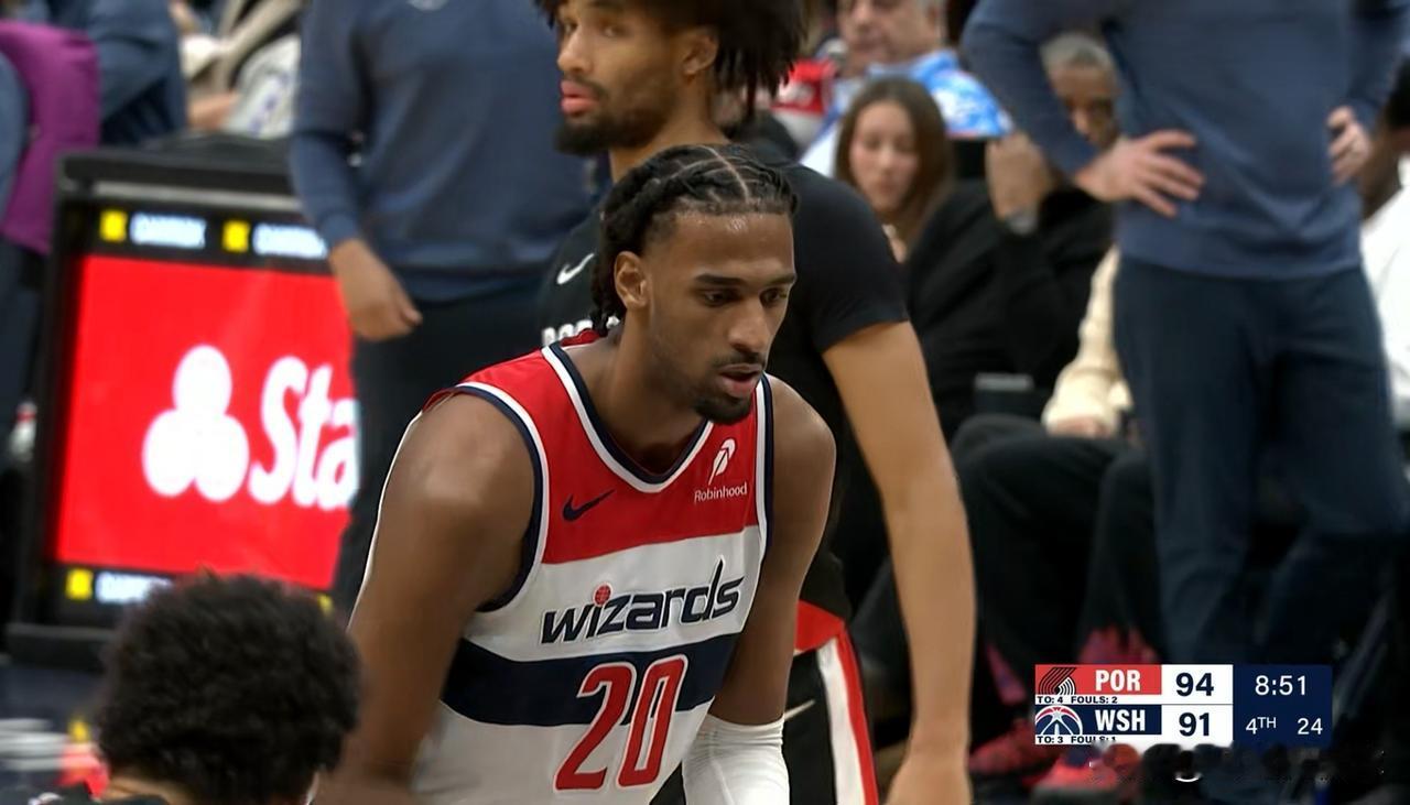 奇才超级新星萨尔日后必成大器！在今天奇才主场以115：111击败开拓者的比赛中，