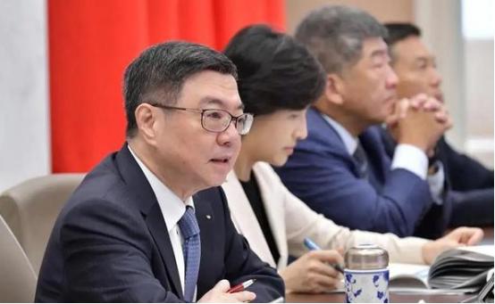 12月26日，台当局宣布，即日起要通过《两岸人民关系条例》修法，不光所有公务员赴