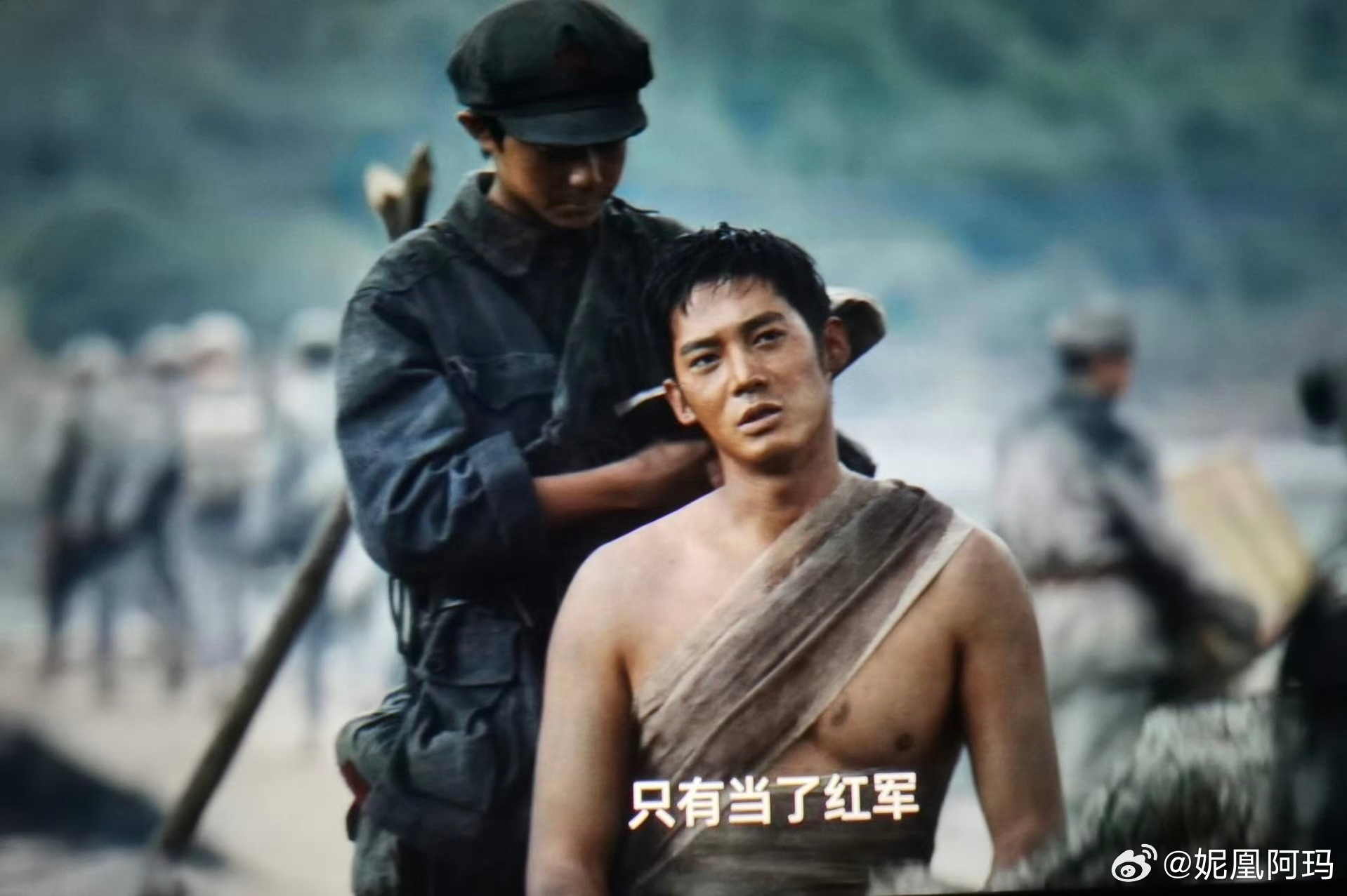 是咋做到胳膊没啥大肌肉，但是胸这么大的，能不能教教我怎么练