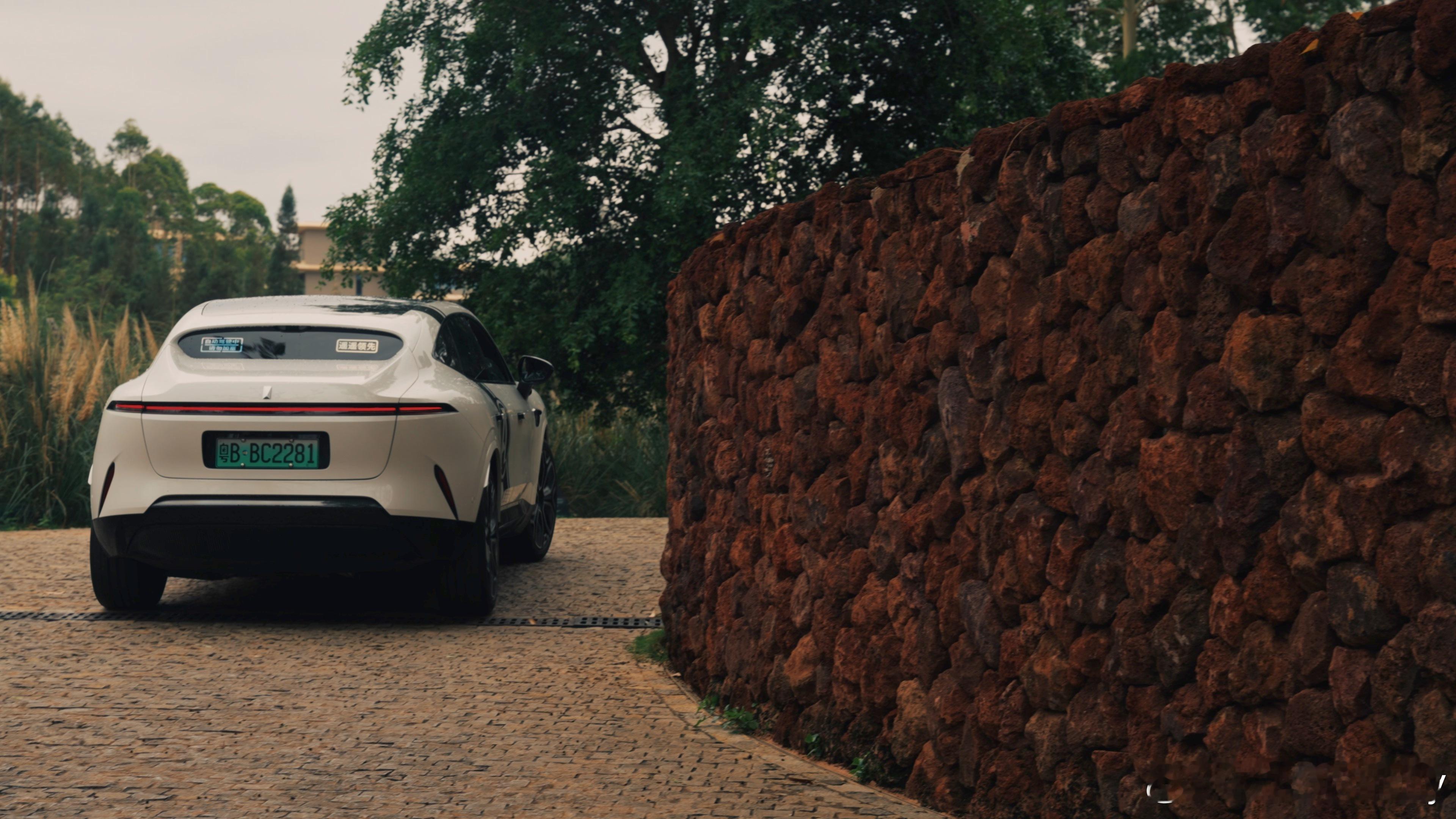 阿维塔最帅的两台车，也是我最喜欢的两台感觉后面出的车型很难达到这种高度了多少都要