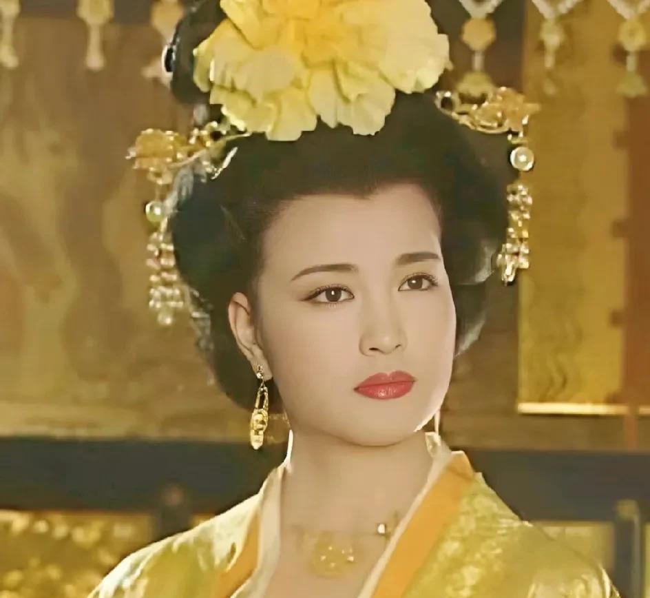 王皇后被武则天剁去四肢，装进一个大坛子里，痛不欲生。那坛子粗瓷缝里渗着药水，腥