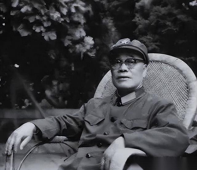 韩先楚和冼恒汉在兰州军区斗了四年，谁也压不住谁。1977年中央突然调来一位老将，