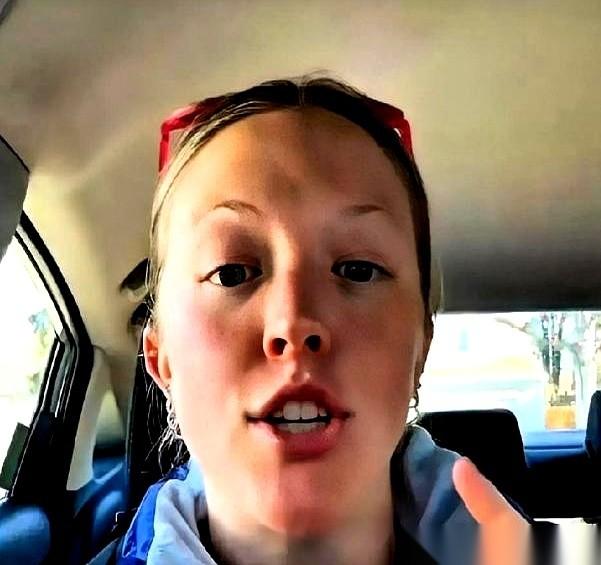 一个美国姑娘，一句话把那层叫“独立”的窗户纸，直接给捅穿了。她就差指着镜头骂了