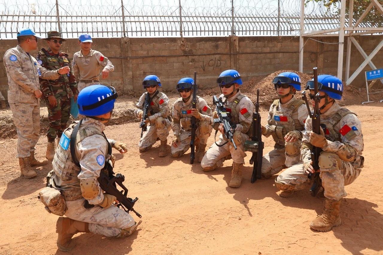 中国第二批赴阿卜耶伊维和快反分队高标准通过联合国战备能力评估，201班机出国参加