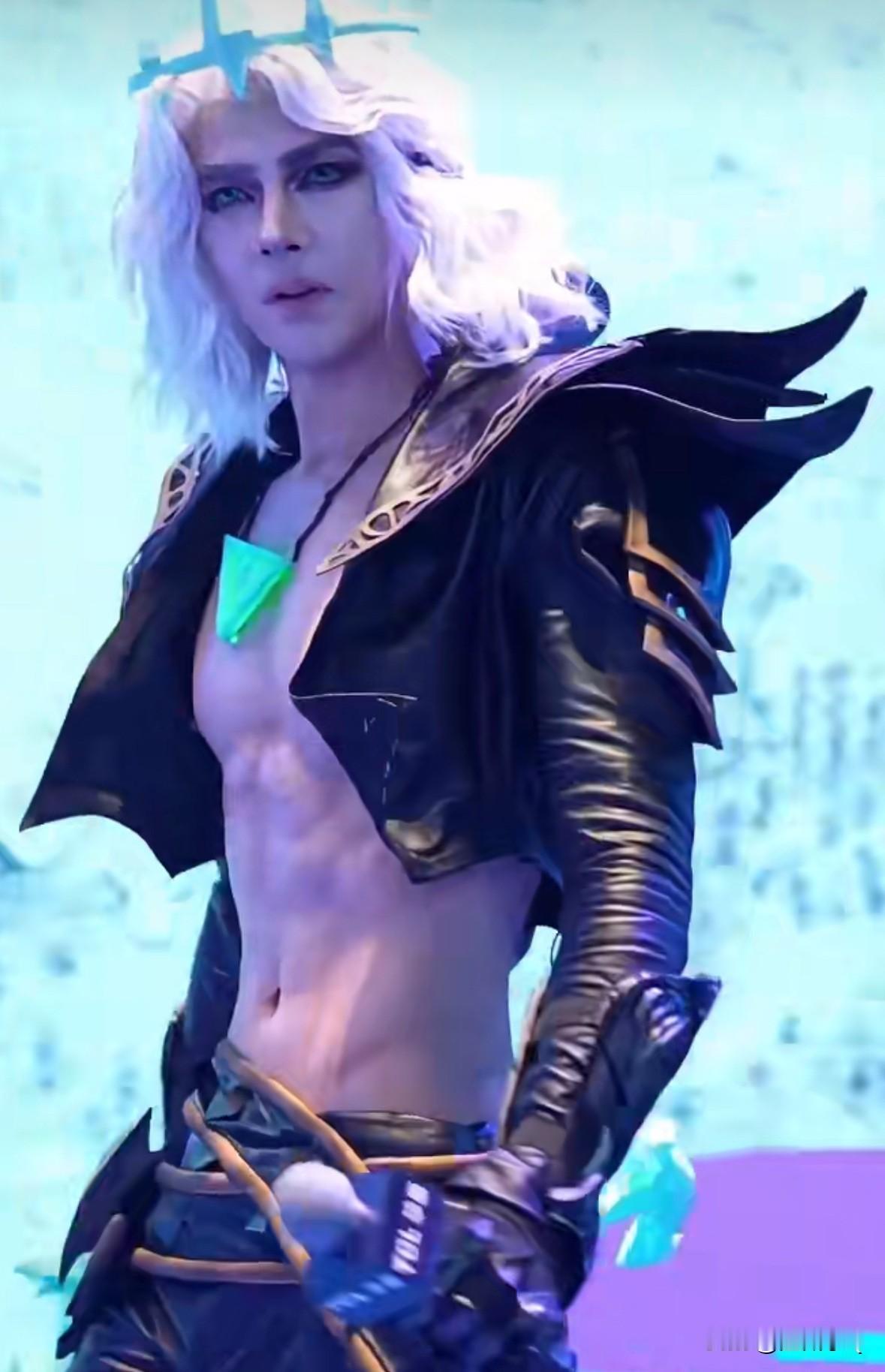 汪东城这身材逆天了，让人完全忘了他的年龄。这次汪东城cos破败之王佛耶戈，身