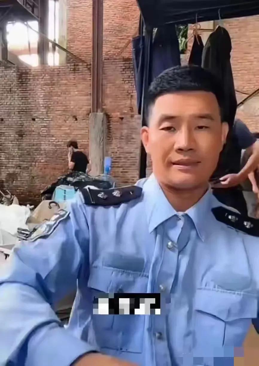 嘎子终于翻车了！曾经《小兵张嘎》里的嘎子哥，如今却因穿警服直播带货被拘7天