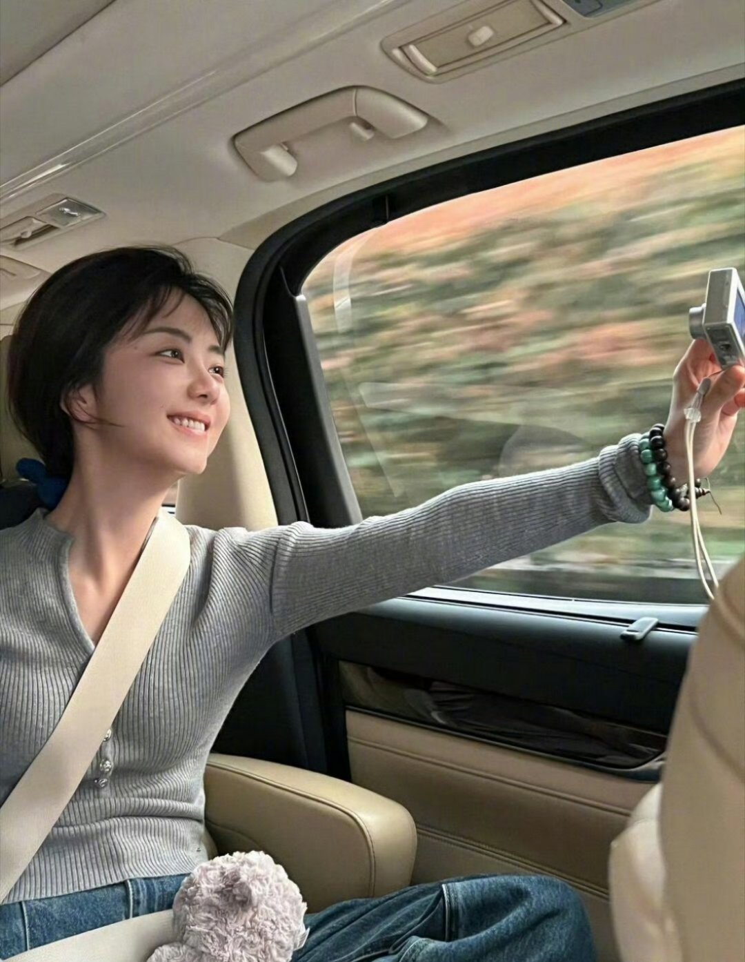 谭松韵疑似ABB式名字大户因为谭松韵自己小名就叫谭晶晶的缘故吧，天生就和ABB叠