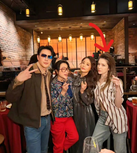 林心如还那么年轻我能接受邱泽还那么帅我也能接受但是我真的接受不了许玮甯穿这么