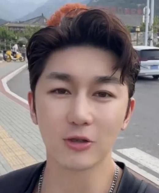 本以为演过热播剧，演员就算不爆红也该片约不断。谁能想到，有位演过爆款剧的男演员，