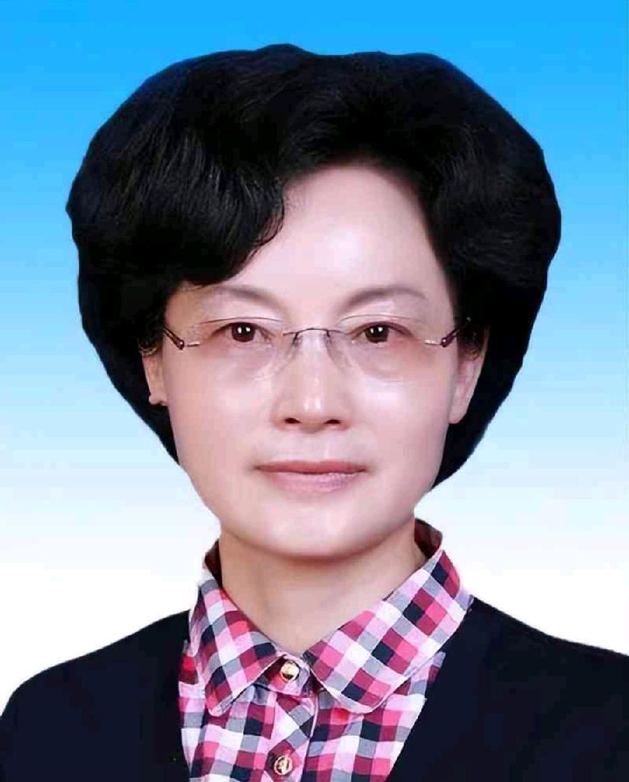 被打三个老虎，还有一个62岁女老虎，主政一方的边疆大吏，甘肃平凉人，另一位水里姓