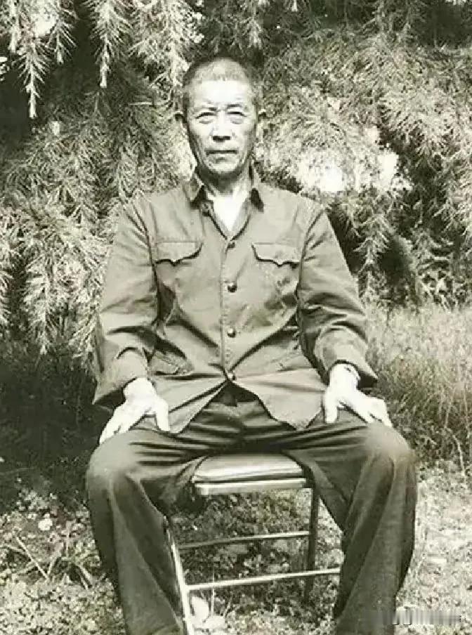 1937年南京煤炭港，15岁少年躺尸堆装死，侥幸躲过日军枪口1937年12