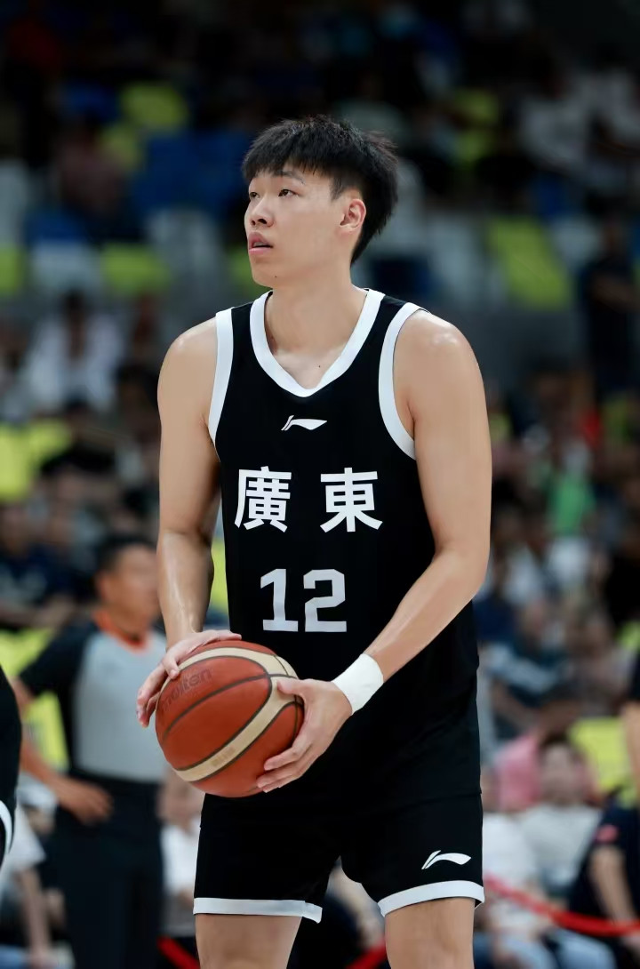 广东两将伤退大胜山西，焦泊乔险受伤，张昊复出展现进攻“万花筒”，成长显而易见