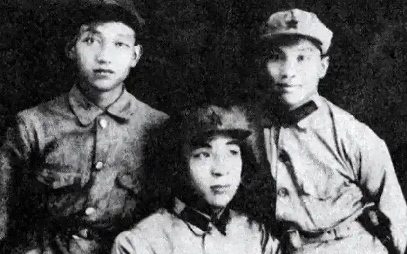 照片中的这三位红军将领，都有成为大将的资格，但却无一人活到55年。这三个人分
