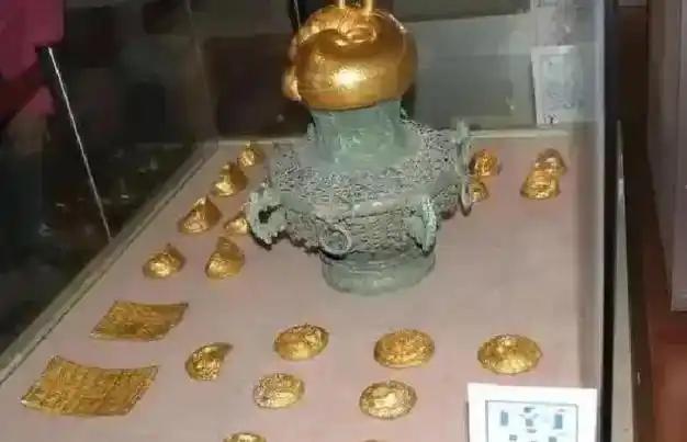 1982年，一名老农将40斤黄金全部捐给国家，捐完之后才突然发觉，原来装黄金的那
