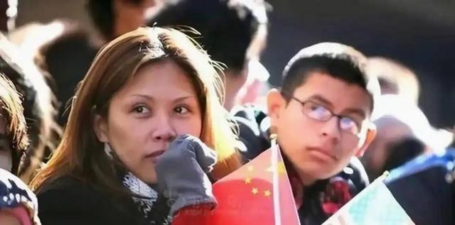 一位美国华人的感慨，最近戳痛了不少人的心。他说，华人精英移民到美国之后，不出