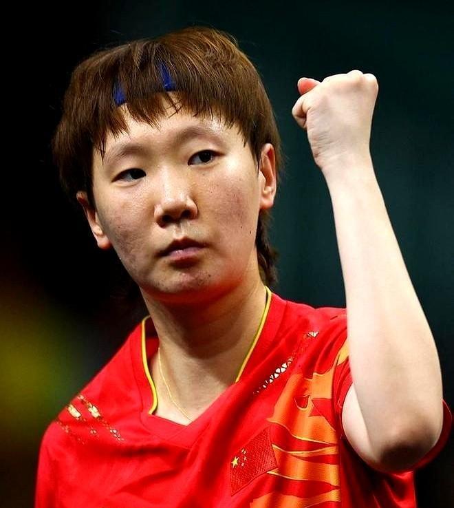 教科书级动作赢不了球？王曼昱的困境，藏着千万人的成长陷阱你盯着她的反手快