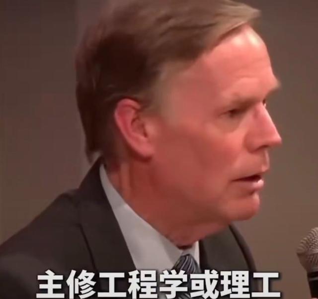 美国前驻华大使伯恩斯曾说：“我们都低估了中国。从北京到上海的高铁我坐过
