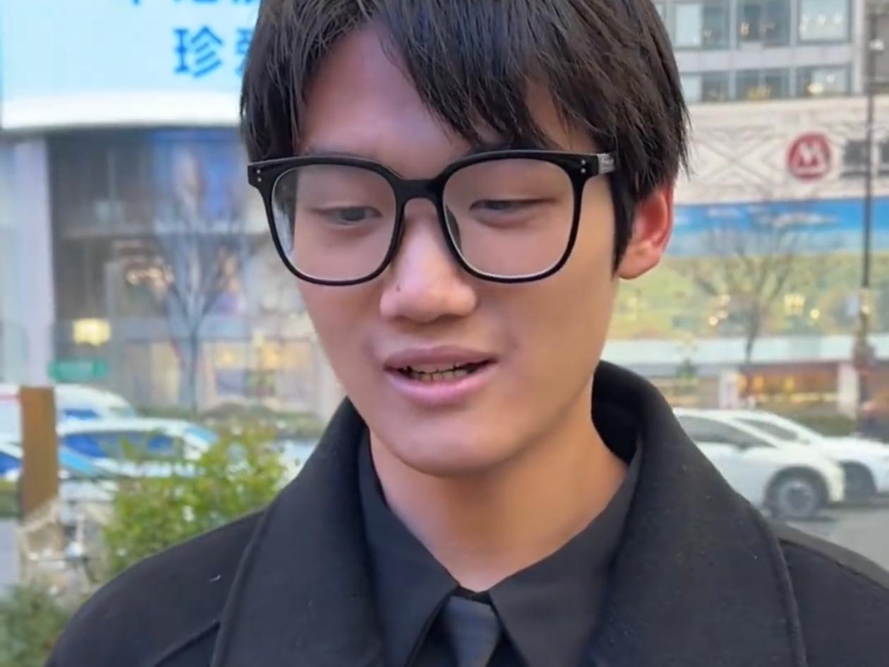 安徽一个15岁高中生，国家公祭日那天凌晨4点就醒了，起床收拾，天还黑着，