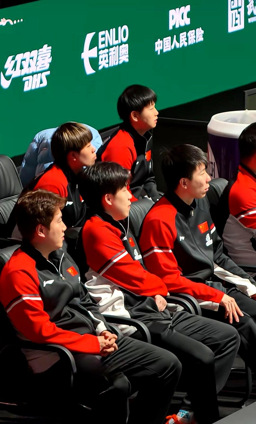 成都混团世界杯激战正酣，球迷们对王艺迪和徐瑛彬的出场情况格外关注。这两位选手在前