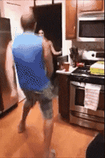 爆笑GIF: 就算有满满一嘴的胡子渣, 也挡不住你绝美的容颜!