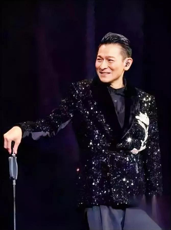 华仔今晚怕是要失眠了！明明提前10天通知的演唱会…好多人居然等到结束才问