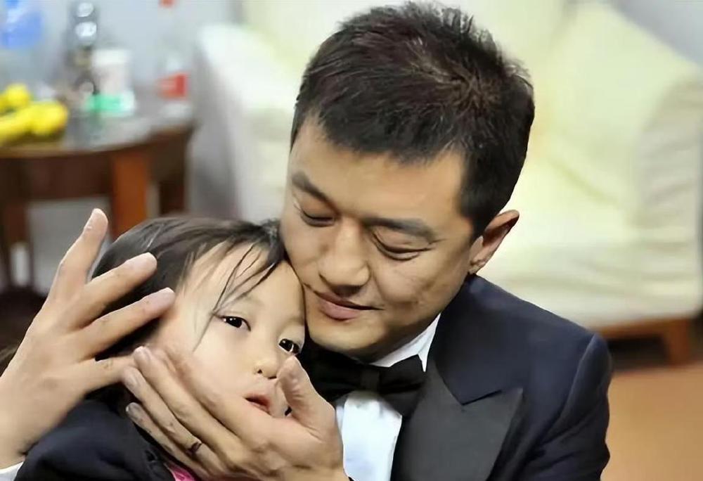 研究了李亚鹏11年，我才发现，男人最高级的教养，全藏在他对前妻的称呼里。他从不