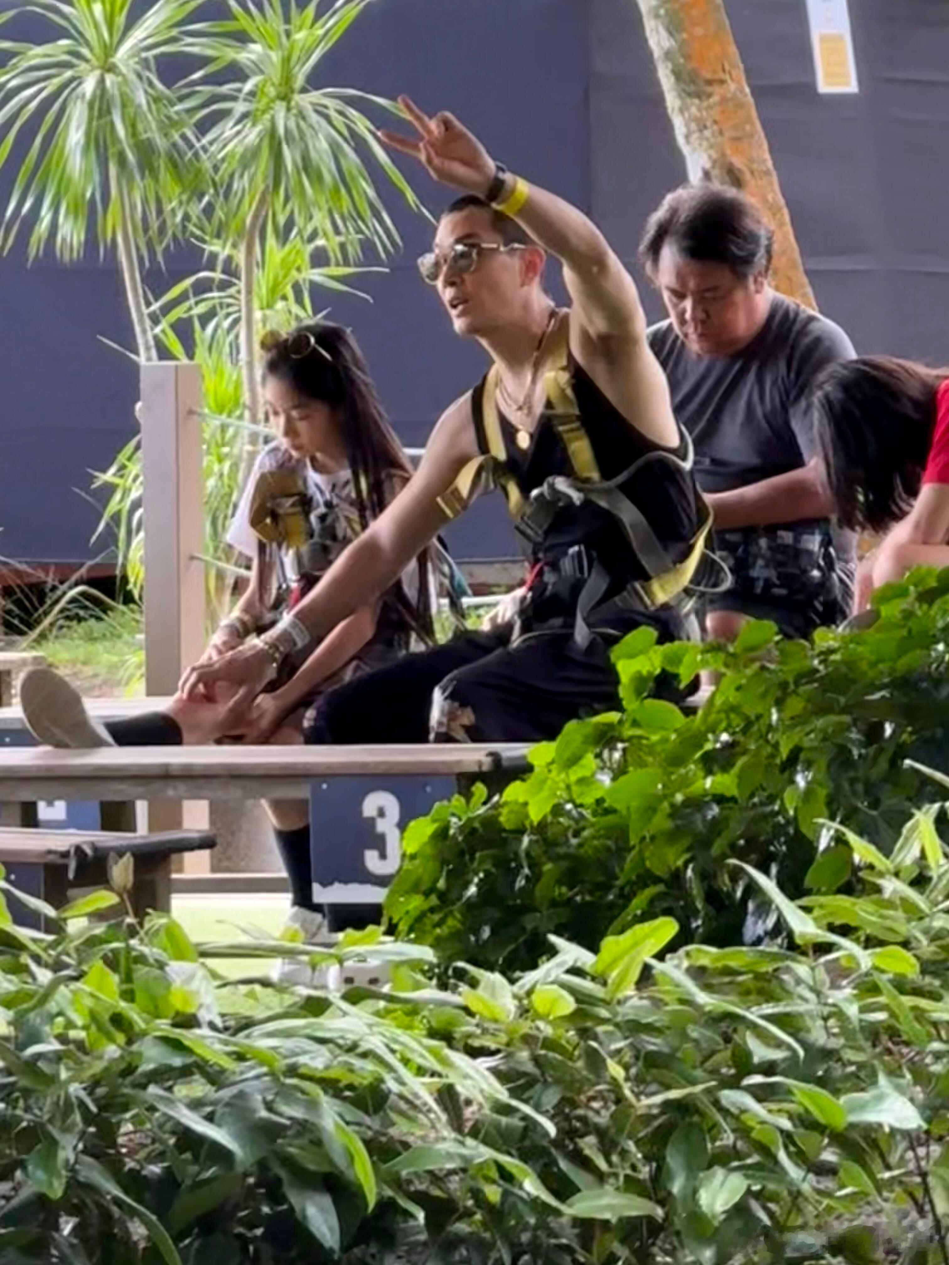 戚薇李承铉一家新加坡度假10岁Lucky长这么大了戚薇李承铉一家新加坡度假，1