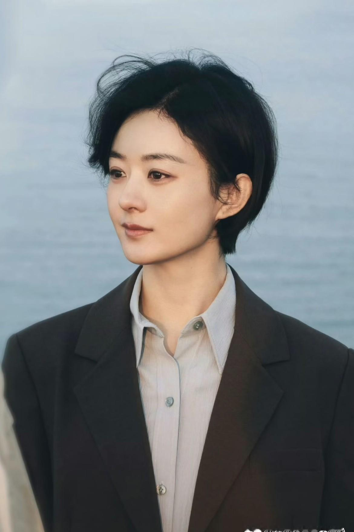 杨幂拒演的饼，赵丽颖接住了？谁能想到，《小城大事》这块烫手山芋，现在...