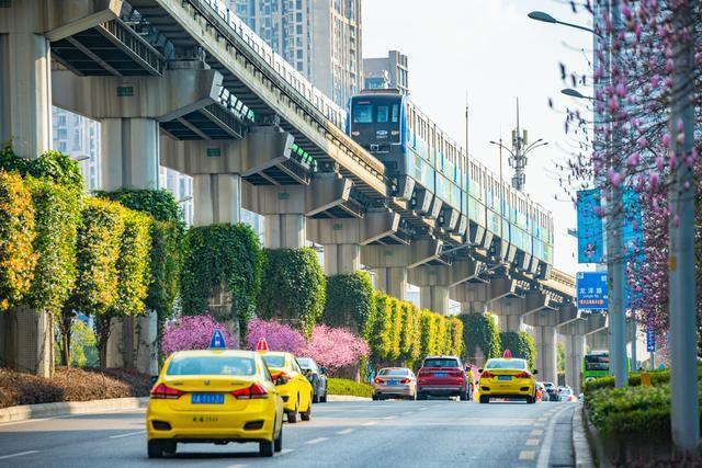 重庆南北发展的巨大差距，开一次车就能感受出来我家住南坪，经常需要开车前往渝北