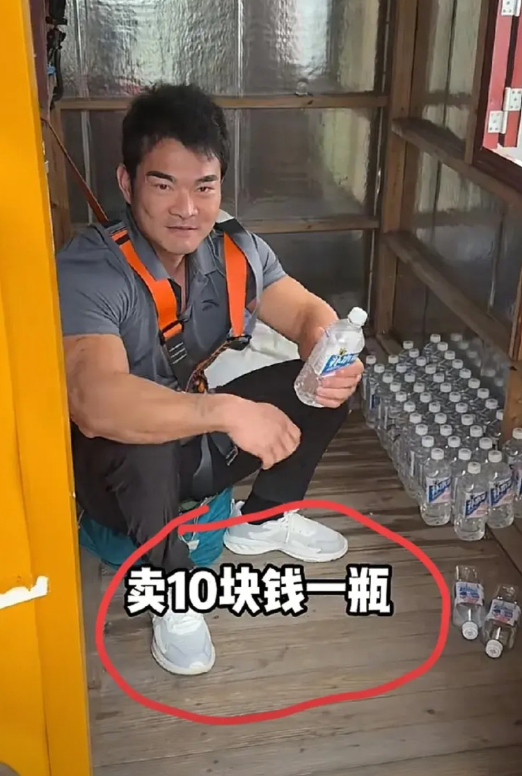 做生意还得看李维刚，背着48瓶水去卖，结果自己喝了7瓶，送给别人1瓶，剩下40瓶