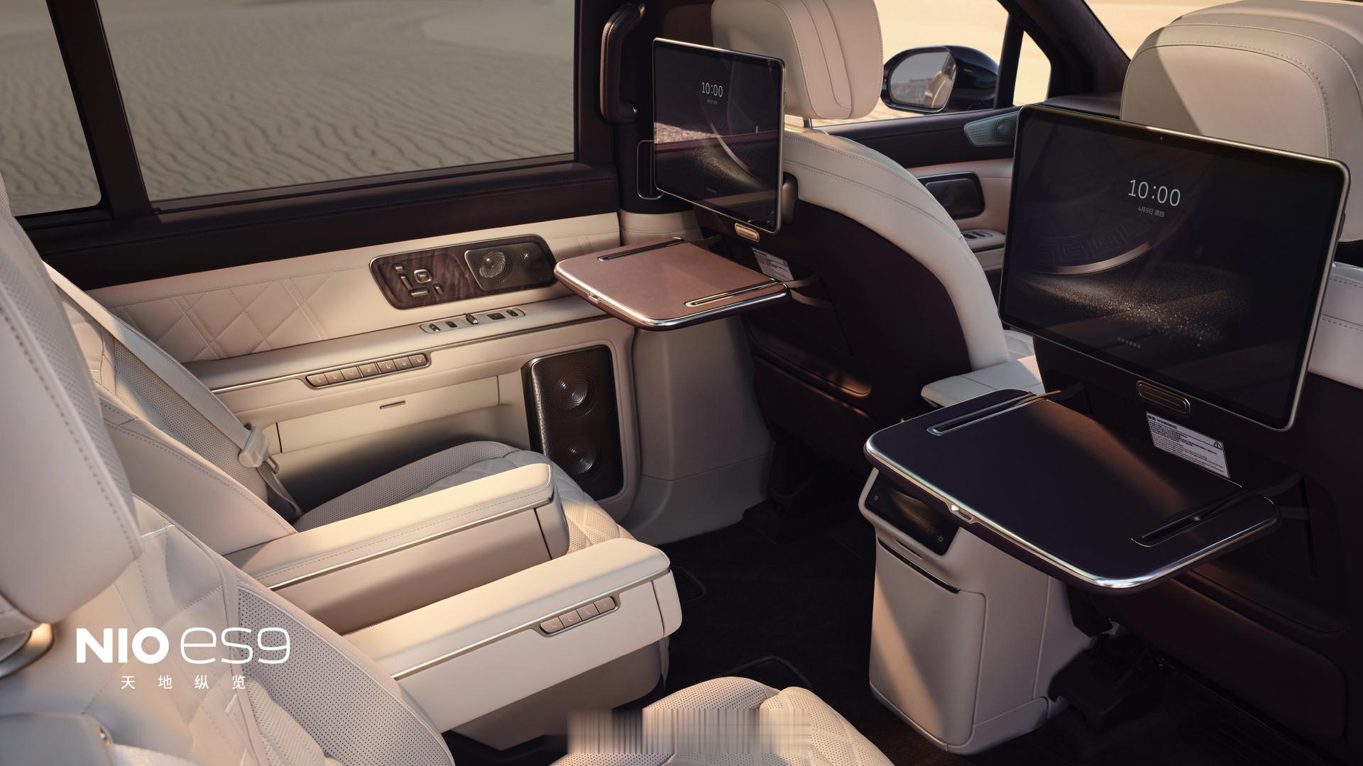 尼奥彻底学坏了，牌真的是一张一张出啊你说ES9和8没区别，放一起你自己看多大🙄