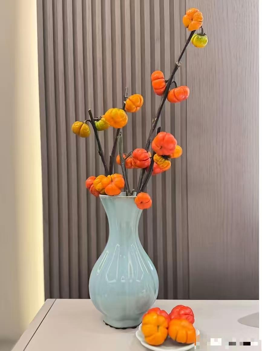 朋友从家政公司接了一个单，照顾一个能自理的男老人。真的是什么人都有，请保姆就请保