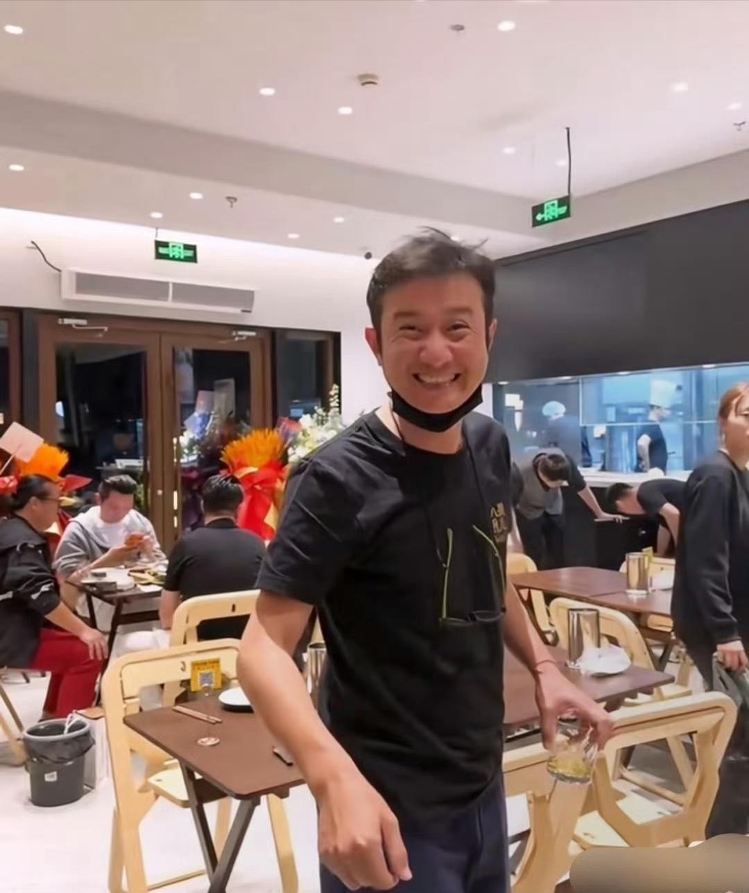 看到文章开饭店，才知道，马伊琍对他有多仁义！文章变了。在上海开陕西特色美