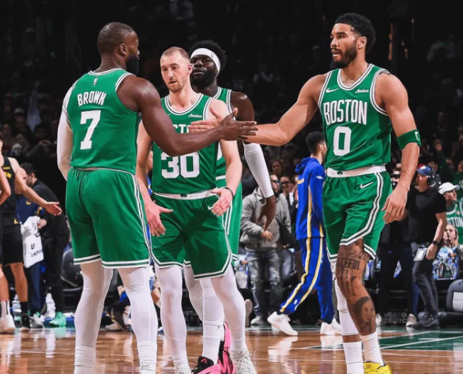 NBA季后赛首轮，凯尔特人将对阵76人。凯尔特人球员杰森-塔图姆谈及自己与杰伦