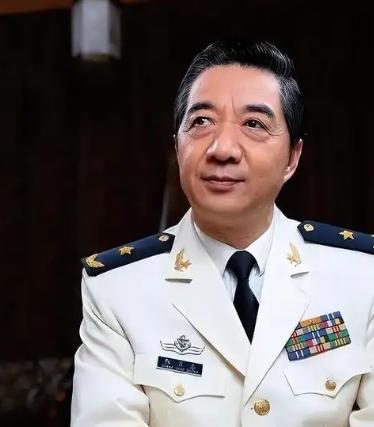 谢谢你张召忠！你真是伟大的预言家！2015年你就说过：“美国啥也不干，让东方大国