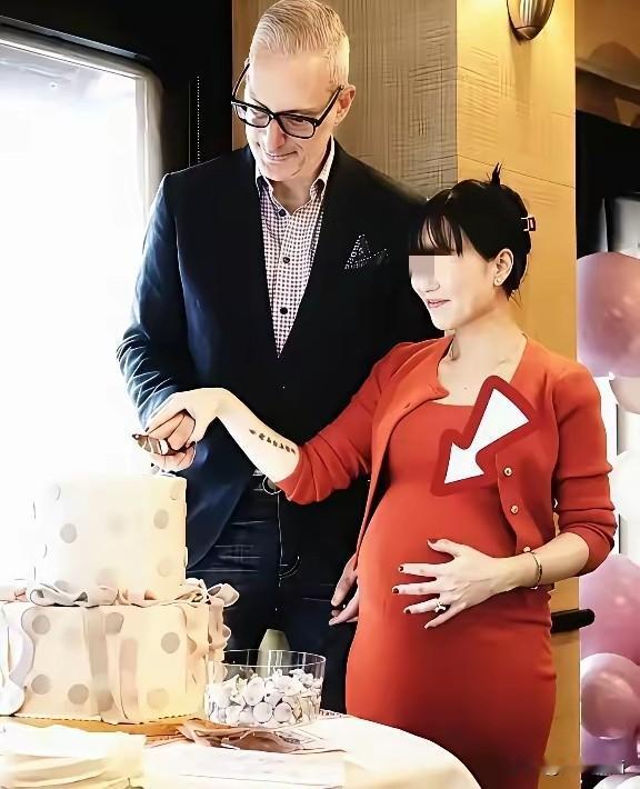 陪读妈妈说，她做的这些事都是有底气的。关于这位陪妈妈改嫁给自己女儿学校教授的事