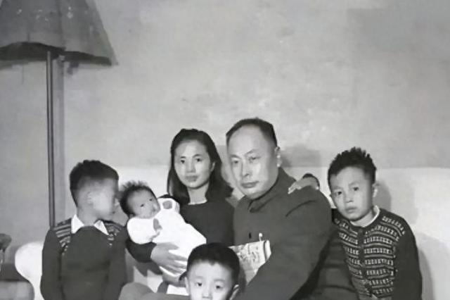 1974年，陈毅夫人张茜病重弥留之际，盯着三个儿子只说了一句话：“妹妹结婚前，你