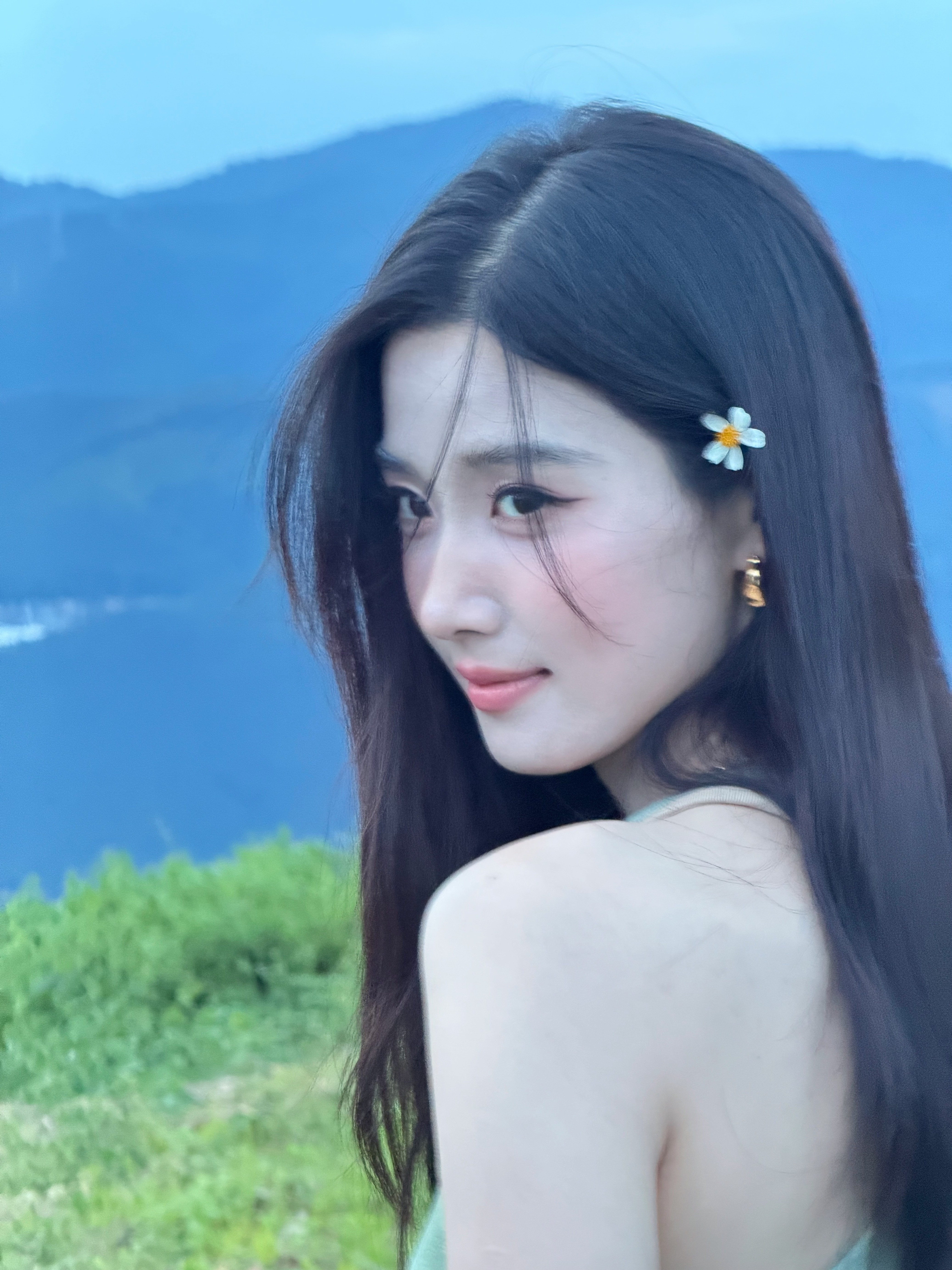 卢昱晓小腿快和胳膊一样细了唯一纯白的茉莉花～​​​