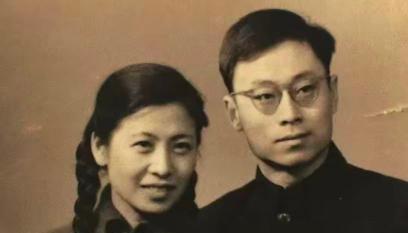 1962年，于敏回到家，妻子眼神冰冷陌生：“大叔，你找谁”？于敏转头看向身后，喉