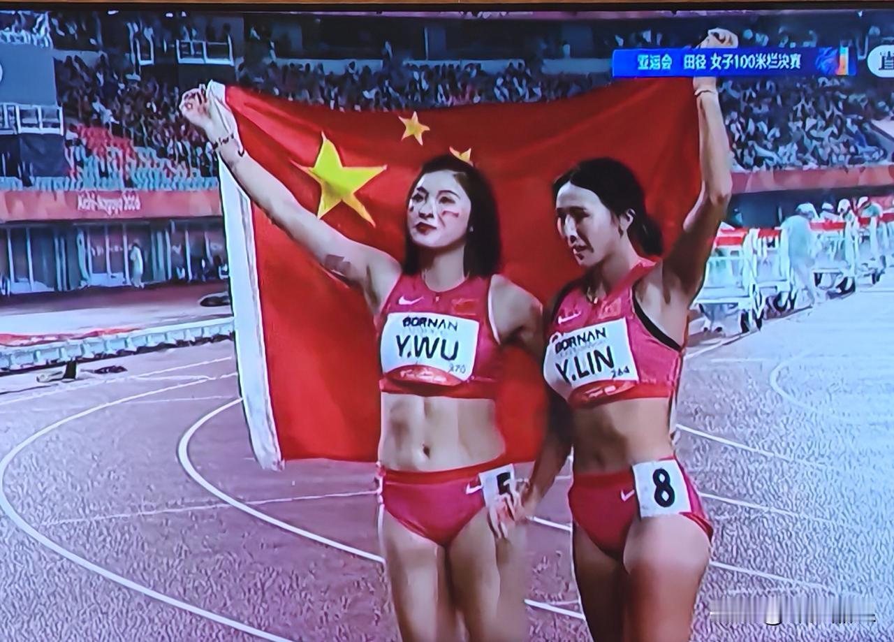 吴艳妮挺争气的！起跑就落后，从最后一名开始追起，一个一个地超越，终于以13秒12